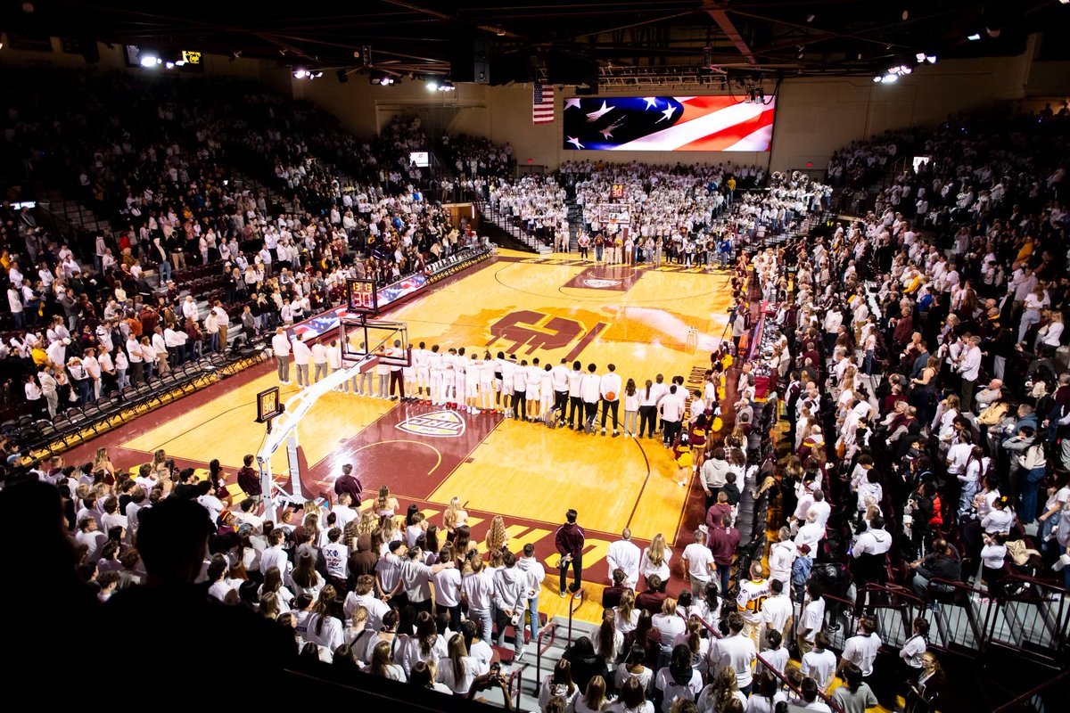 jackbball33's tweet photo. Very blessed to receive my first D1 offer from @CMUMensBBall . Thank you @CoachBronks and the whole coaching staff for the opportunity ♥️💛 https://t.co/ZHnDsyBHJB