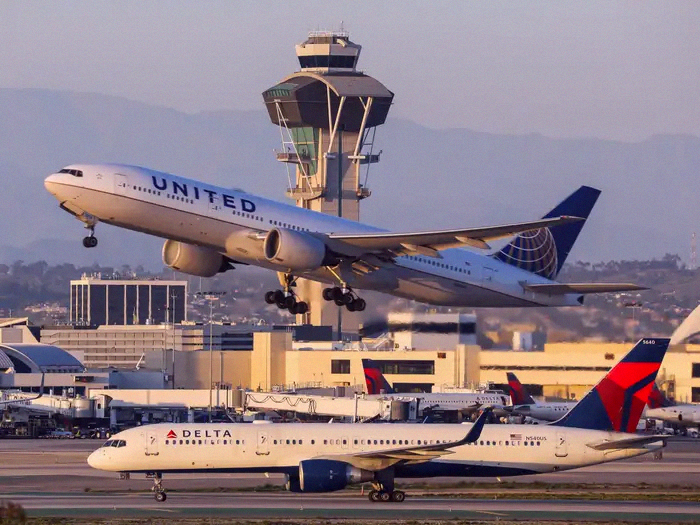 aaa_porio's tweet photo. ユナイテッド航空($UAL)が去年、デルタ航空($DAL)に買収提案してたらしいよ。WSJが報じてる。 https://t.co/fBDpvbF1np
