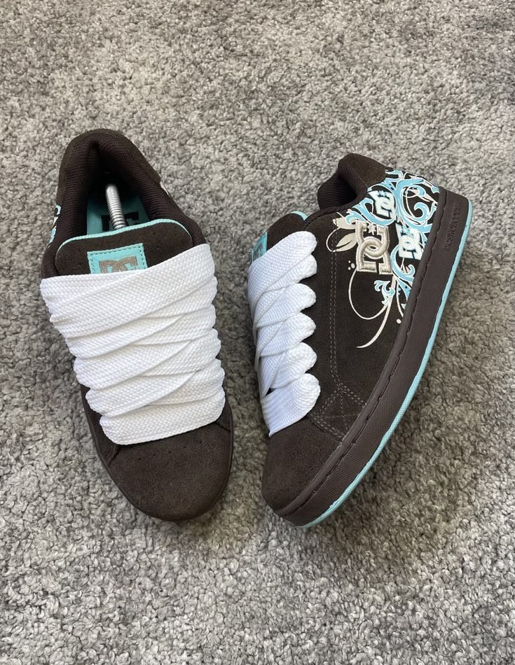 suglitt's tweet photo. let pinterest pick an outfit for you   

top 
pants 
shoes 
accessories

ok... pero la gama de colores se mantuvo wjfhjs https://t.co/RVLno7GMQ1