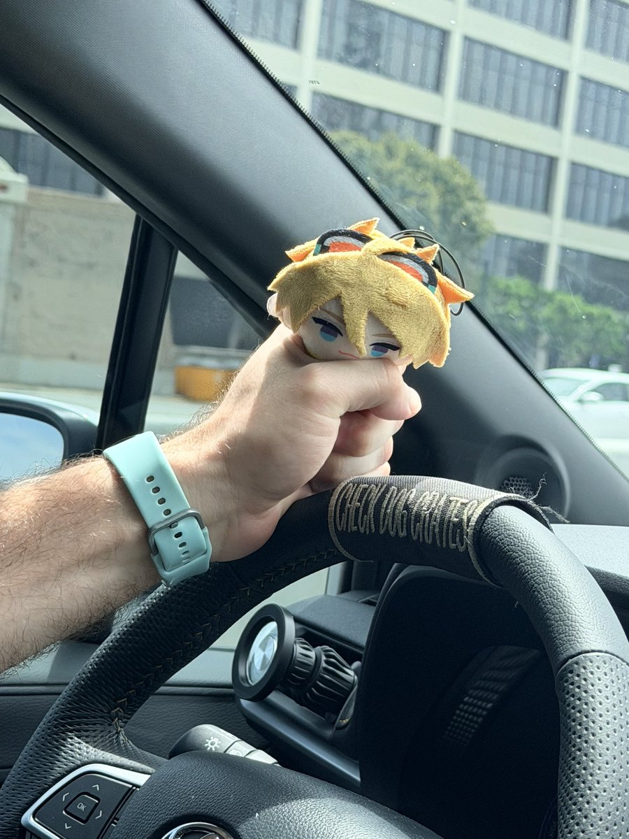 emilyyyhu's tweet photo. He’s driving https://t.co/9yYNYTdSPl