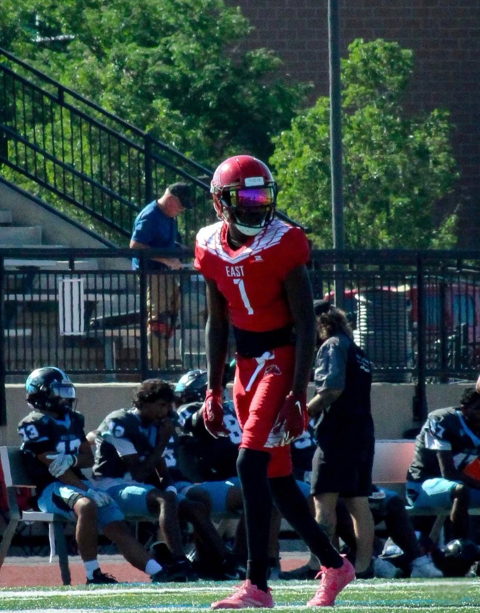 EastFb's tweet photo. A few of the sights from this past Fridays scrimmage with @ErieTigersFB @GHSWolvesFB &amp; @TheVistaRidgeFB now it gets real😇 #ANGELS #HalosUp https://t.co/QqekXKeeVH