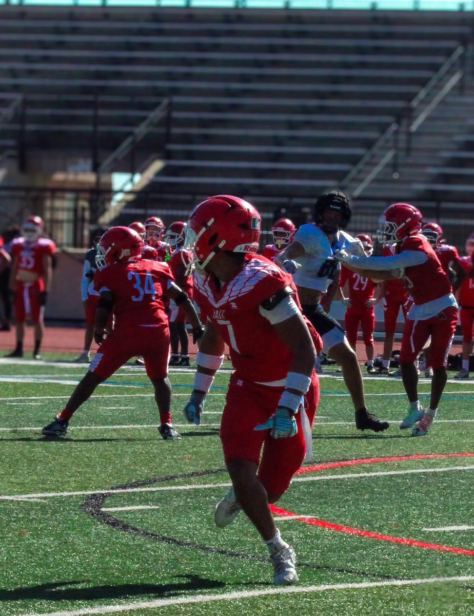 EastFb's tweet photo. A few of the sights from this past Fridays scrimmage with @ErieTigersFB @GHSWolvesFB &amp; @TheVistaRidgeFB now it gets real😇 #ANGELS #HalosUp https://t.co/QqekXKeeVH