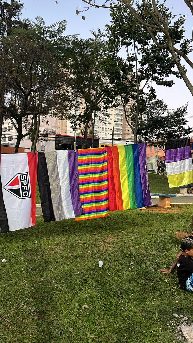 loreba_'s tweet photo. É O MAIS POPULAR NA PARADA LGBT DE DIADEMA https://t.co/oqLU1QNOrJ