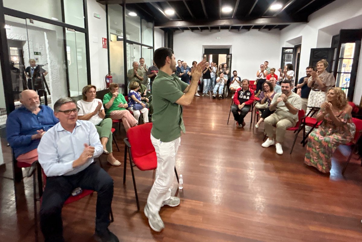 psoe_oviedo's tweet photo. 🌹 Sergio Llera será el candidato socialista a la Alcaldía de Oviedo.

Finalizado el escrutinio de las elecciones primarias, los resultados han sido los siguientes:

🗳️ Sergio Llera: 148 votos
🗳️ Enrique R. Nuño: 124 votos

✅ Participación: 44,17 % (284 votantes, 12 en blanco) https://t.co/RJAF1YuYTZ