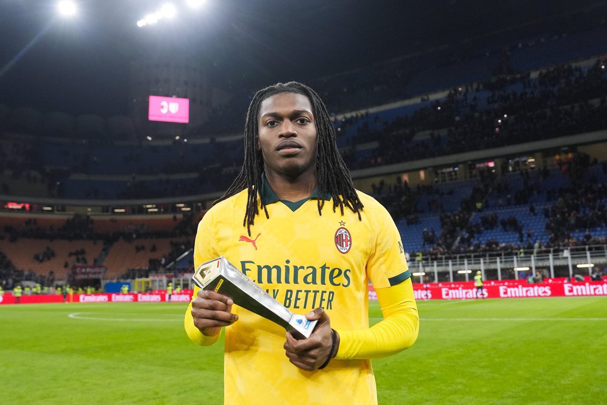 ActuFoot_'s tweet photo. 🚨 C’EST BESIKTAS PLUTÔT QUE GALATASARAY QUI A EU LES DISCUSSIONS LES PLUS AVANCÉES AVEC LEAO 🇵🇹 ! 🇹🇷🖤🤍

L’AC Milan est bel et bien ferme sur les conditions d’un mouvement : TRANSFERT SEC. 💰

🗞️ @sachatavolieri https://t.co/UxTDhZkwjc