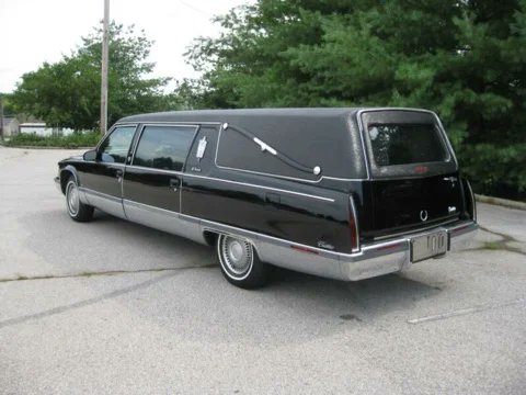 HearseForSale's tweet photo. From the Hearse Archives: 1995 Cadillac S&S Victoria Hearse - https://t.co/q8tlykFixm #funeralcoach #funeralcar #CadillacHearses #S&SHearses https://t.co/3eJhJXzCjj