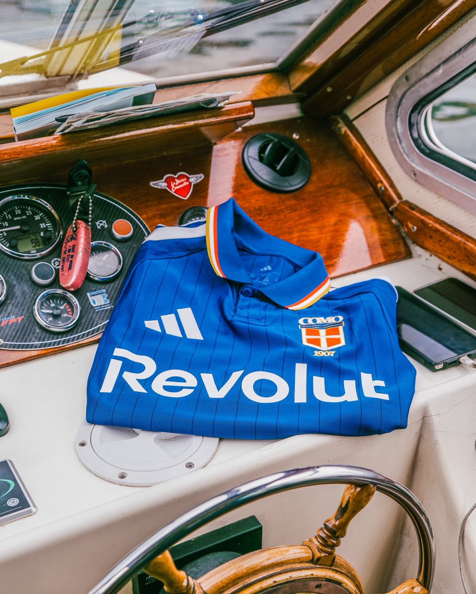 Como1907ES's tweet photo. 🚨🇮🇹 𝐎𝐅𝐈𝐂𝐈𝐀𝐋 | ¡La nueva camiseta local del Como para la temporada 2026/27! 🔵⚪️ https://t.co/rGXRKtQyE9