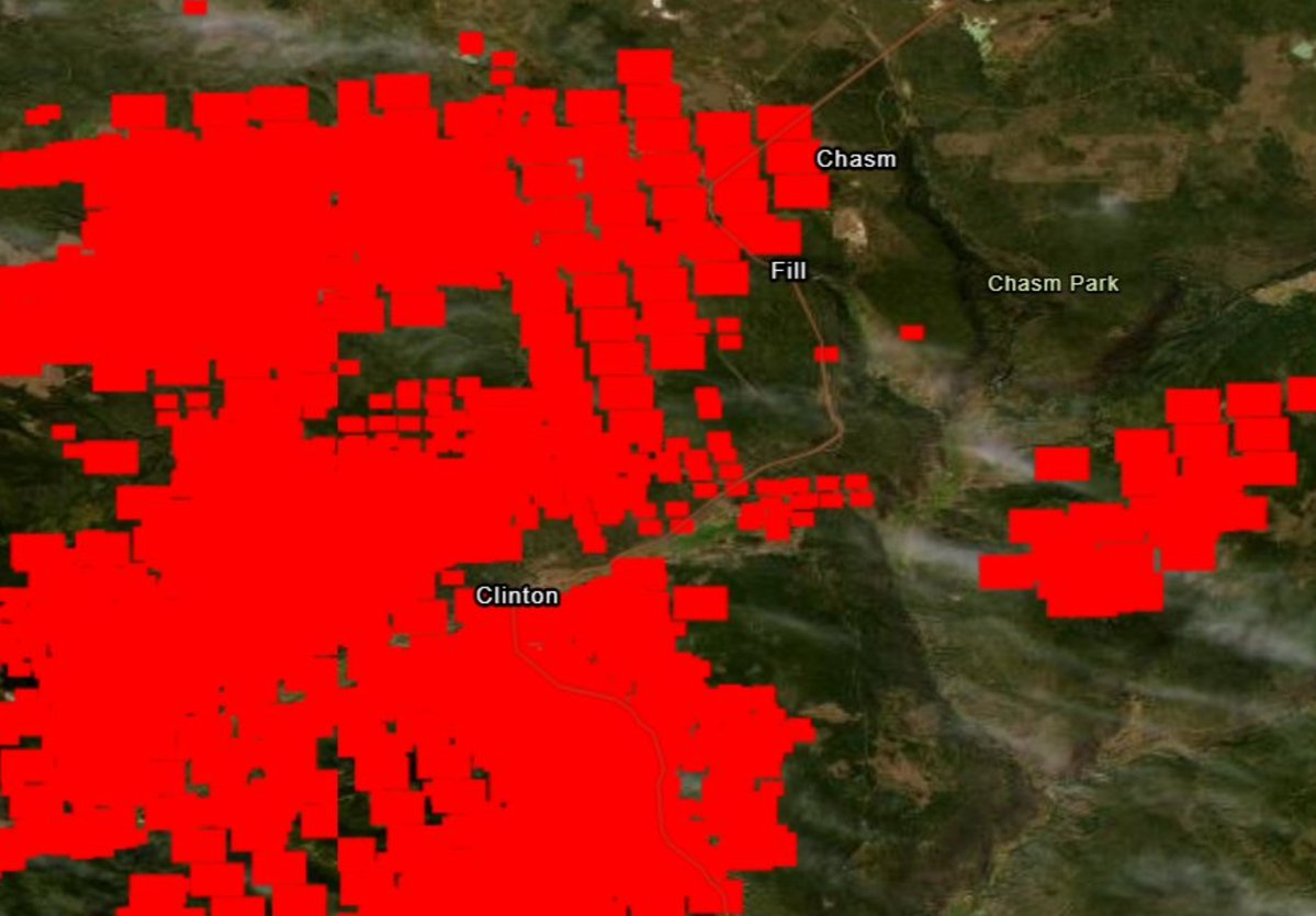 Tablesalt13's tweet photo. ‼️MAJOR BREAKING

The latest NASA FIRMS data shows the town of Clinton BC completely surrounded by fire. 

Wildfires now approaching the towns of Fill and Chasm. https://t.co/QYhgDcgsK0