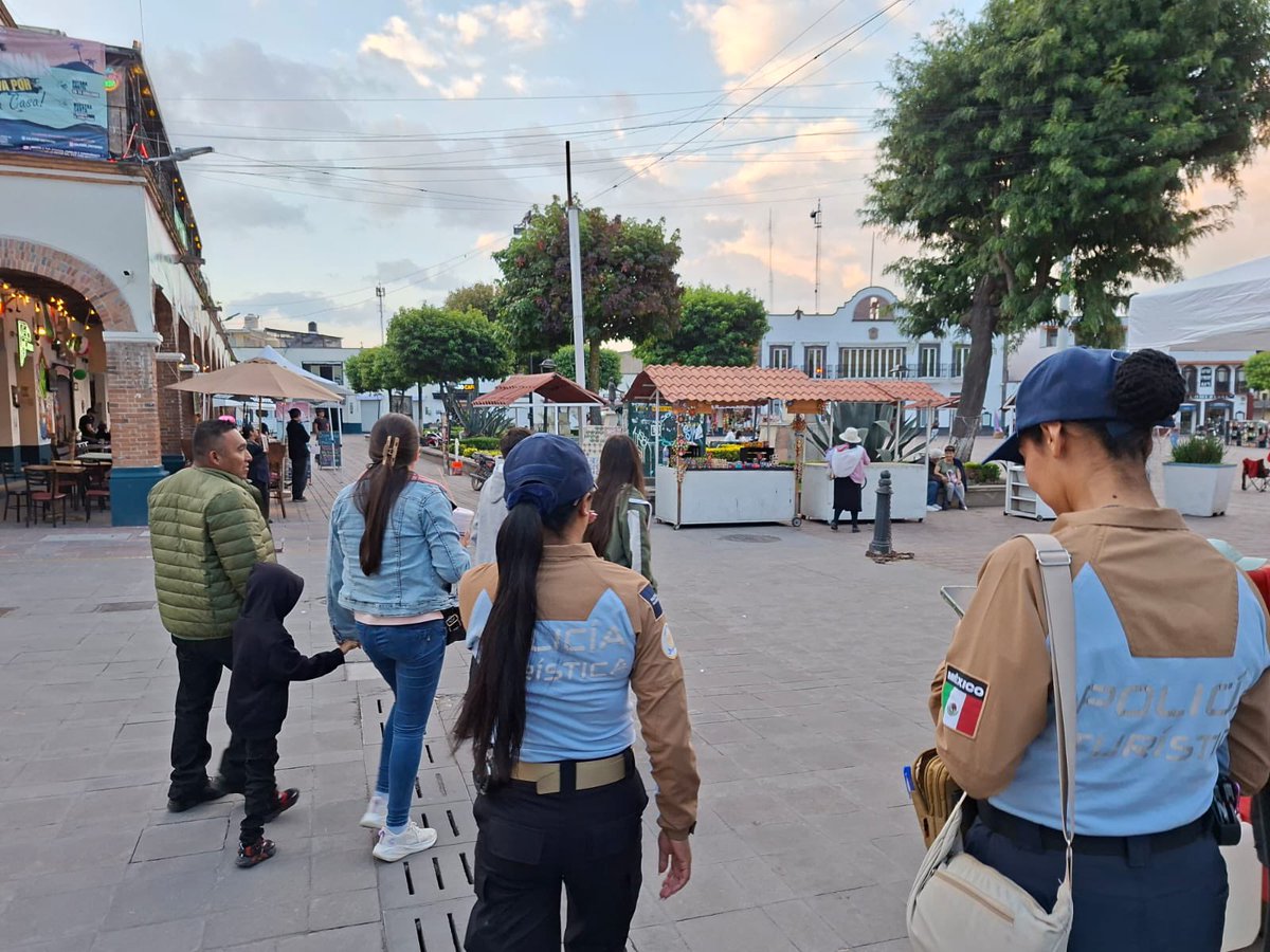 FerFlores_Emp's tweet photo. Nuestra Policía Turística realiza patrullajes permanentes en los principales espacios que visitan familias, turistas y visitantes, brindando orientación, apoyo y atención para que disfruten de una experiencia segura y agradable.

Seguimos trabajando para que cada rincón de nuestro municipio sea un lugar de confianza, convivencia y orgullo para todas y todos. 

#Metepec #PolicíaTurística #Seguridad #Turismo #CiudadSegura