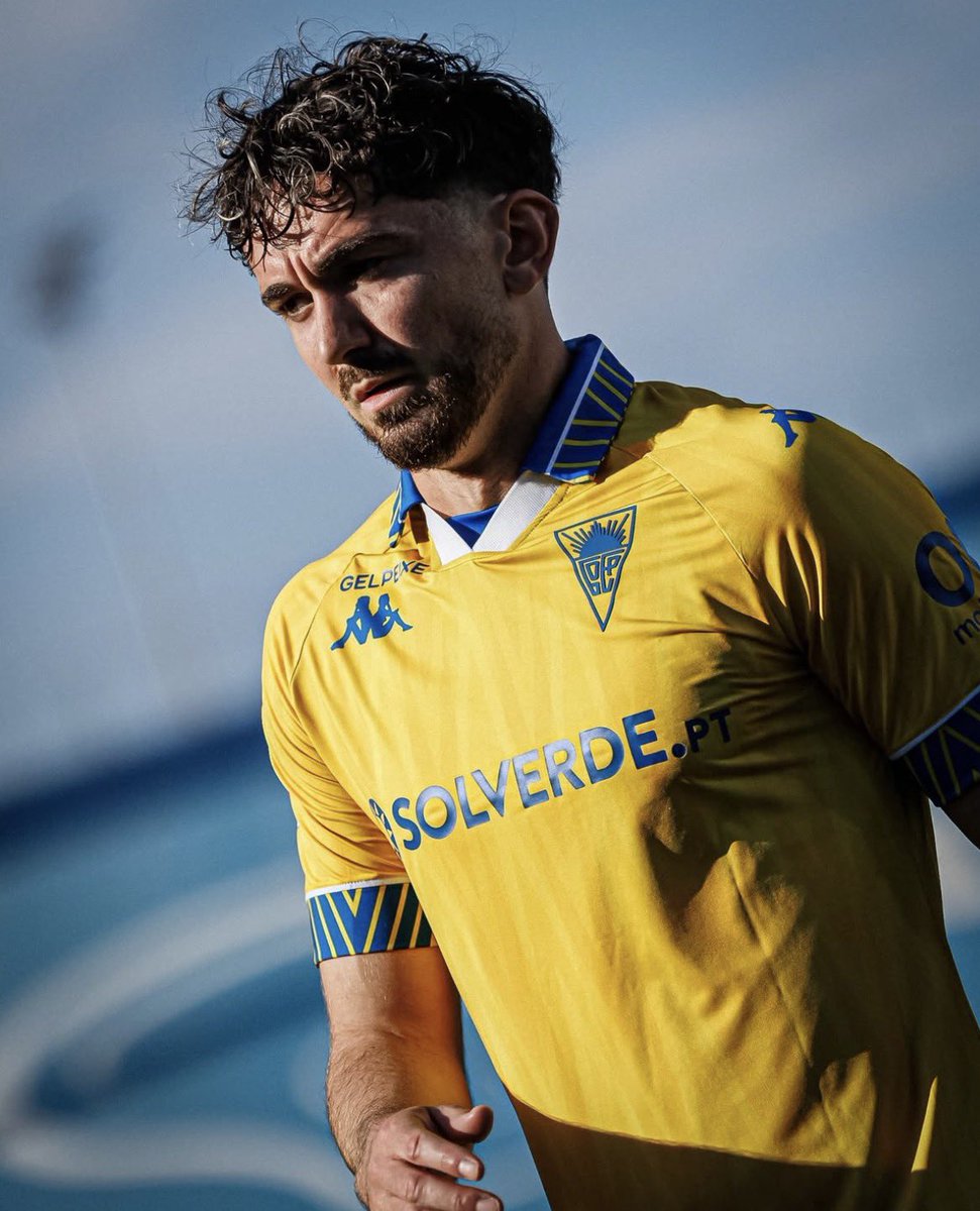 Wolfpackwwfc's tweet photo. 🚨🆕Wolves have enquired about the possible signing of midfielder Jordan Holsgrove, Estoril value him at €3.5M. Other European clubs have also expressed interest [ @Record_Portugal 🥇] #wolves #wwfc https://t.co/wVRW9Oxa4e