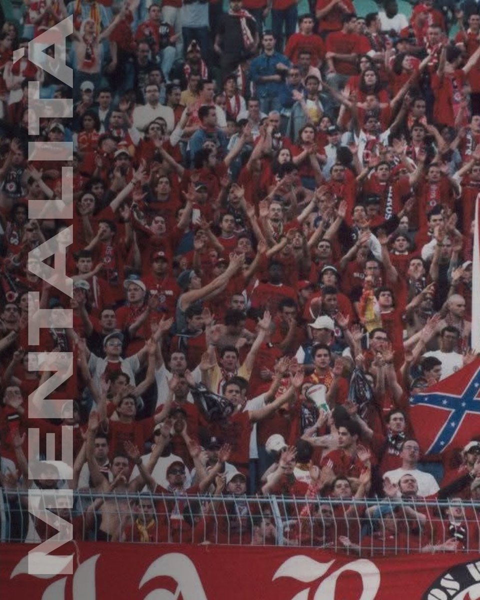 malavitoi's tweet photo. O tifo organizzato é uma expressão de liberdade e criatividade desde a sua origem. O espírito crítico que o caracteriza decorre desses dois predicados, que estão e são a essência do movimento.

Um típico atelier da classe trabalhadora onde os estilos mais dispares coexistem.

1/2 https://t.co/iaS5ahESqr