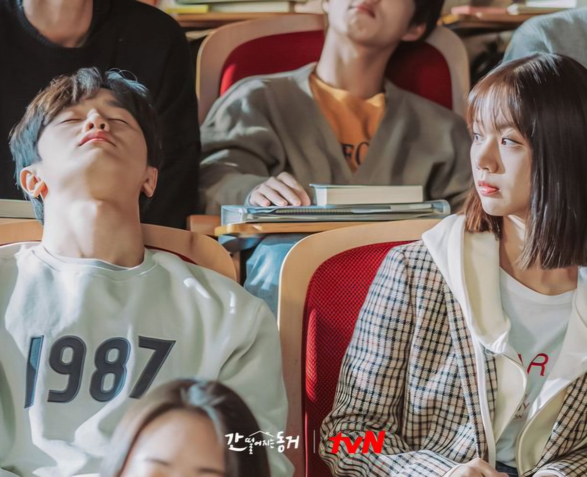 Natpercabeth's tweet photo. me encanta que nos esten dando esta amistad entre hombre y mujer sin ninguna sub trama de amor no correspondido ni triángulo amoroso, de hecho hyeri es buena dándonos personajes con estas amistades como en my roommate is a gumiho

#DreamToYou https://t.co/2cxMhT8MbY