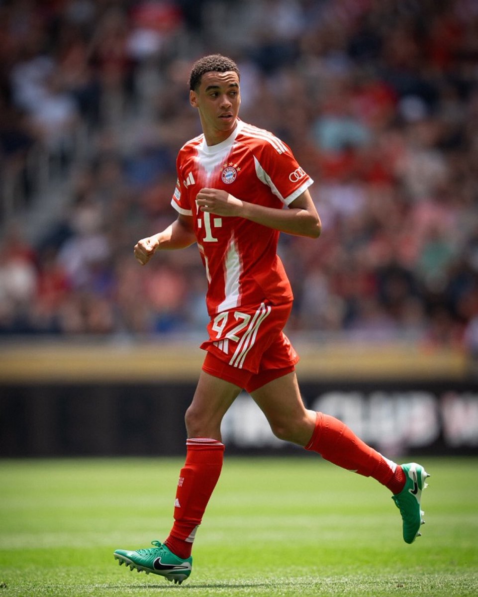 Mustafa862047's tweet photo. Florian Plettenberg: "Musiala, %100 Bayern Münih'te kalıyor. Kulübün en yüksek maaş alan futbolcusu. 2030'a kadar sözleşmesi sürüyor ve yeni sezon için büyük hedefleri var." (Sky DE) https://t.co/t1rVeCBdVk