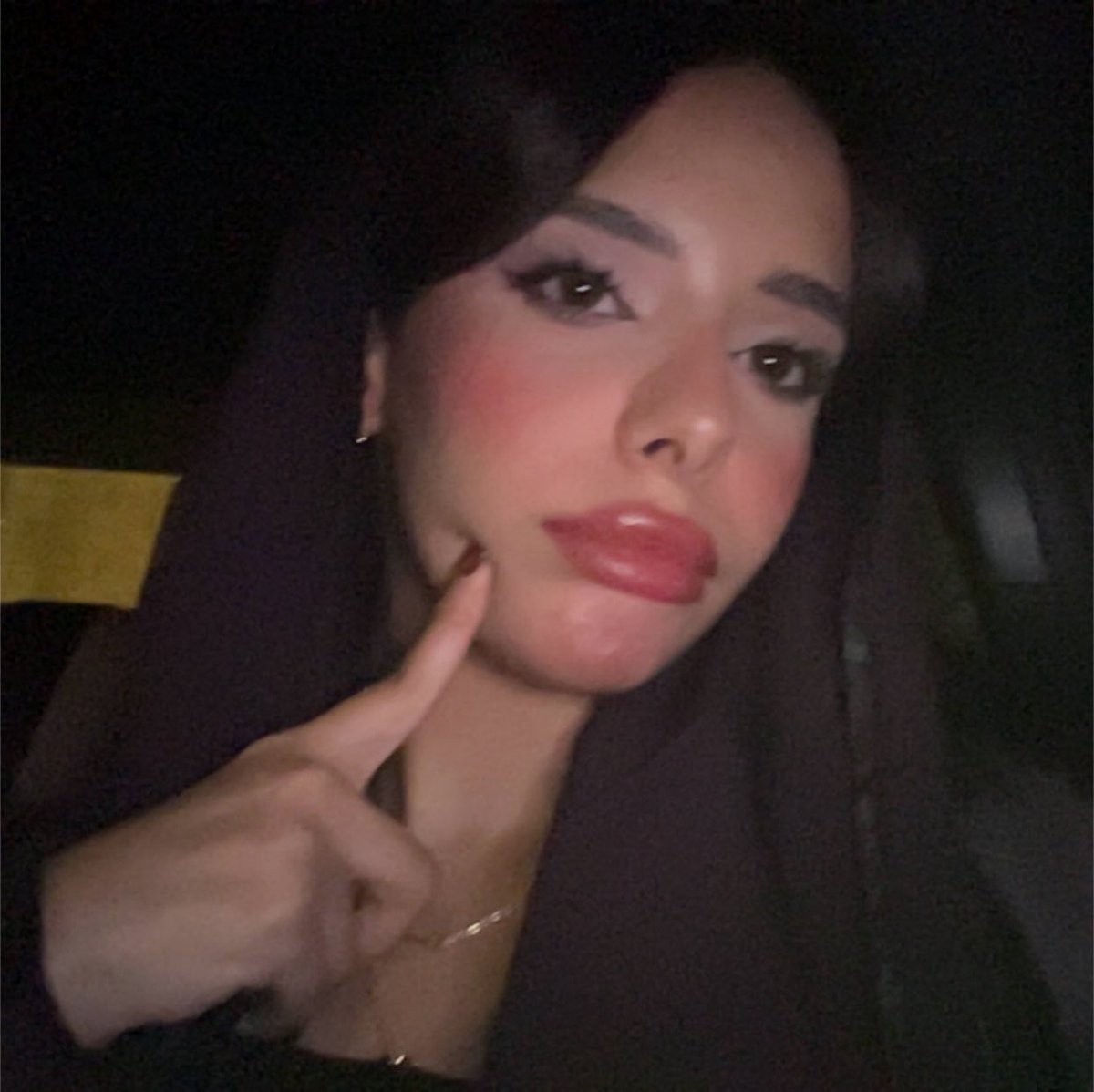0kC0mputer1's tweet photo. Me and this pose till i die https://t.co/8b4vGe8xGd