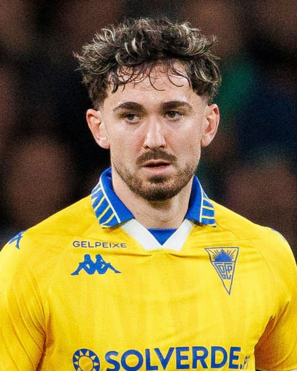 TalkingWolves's tweet photo. 🚨 #Wolves hold an interest in Estoril’s Jordan Holsgrove, valued by the Portuguese club at €3.5M. 

Werder Bremen, Hamburg and Augsburg are also said to be interested in the 26 year old midfielder. 🏴󠁧󠁢󠁳󠁣󠁴󠁿 

📰 @Record_Portugal | #WWFC https://t.co/dKbZQt6vaM