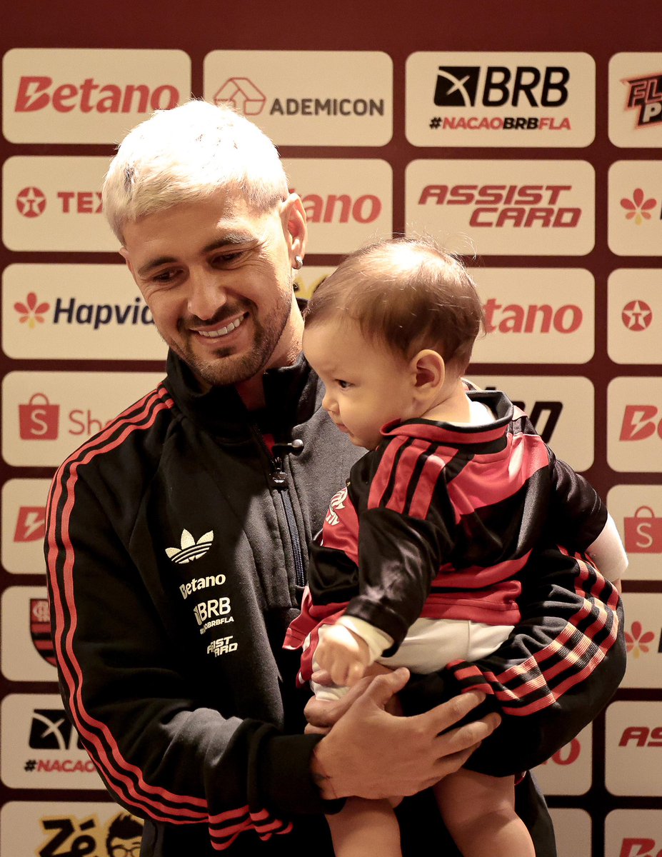 diasbernardotl's tweet photo. ARRASCA E MILANO! 😍🥹

📷 Gilvan de Souza/Flamengo https://t.co/fX2abvVpez