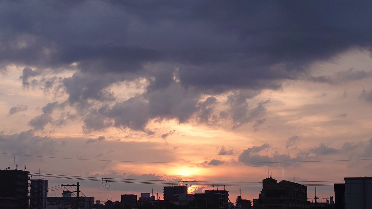 haruka199906271's tweet photo. おはようございます　☀😊🇯🇵
変わらない目覚めに
新しい週始めを迎える事が出来
感謝のスタートです✊👌
また台風発生です　今年で
12個目これから台風シーズン
進路には注意して下さいね
今日もニコニコ(⁠◕⁠દ⁠◕⁠)
穏やかで素敵な月曜日に
なりますように
本日もよろしくお願いします
🌹🍀🫶💖🦉 https://t.co/z4Wxwr5u0c