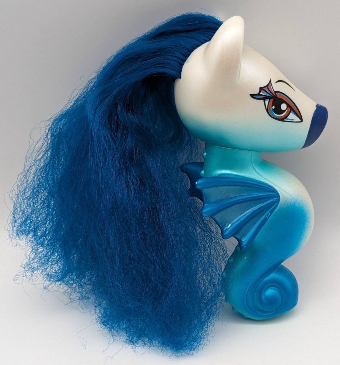 kuntfusion3000's tweet photo. i also love the bratz ones they’re just so silly and fun https://t.co/S7eAky9Hto