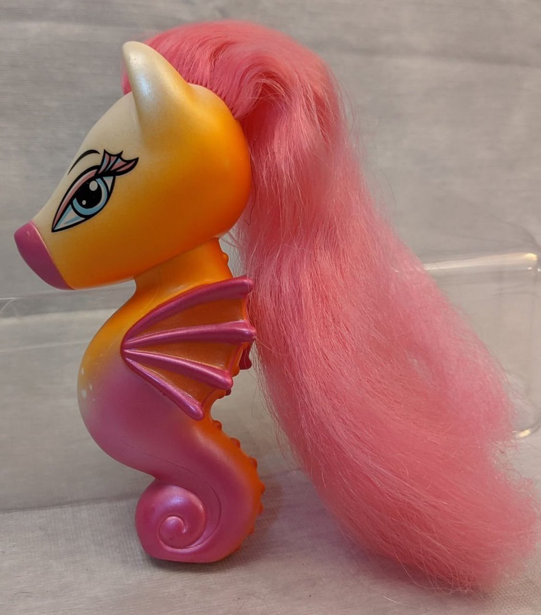 kuntfusion3000's tweet photo. i also love the bratz ones they’re just so silly and fun https://t.co/S7eAky9Hto