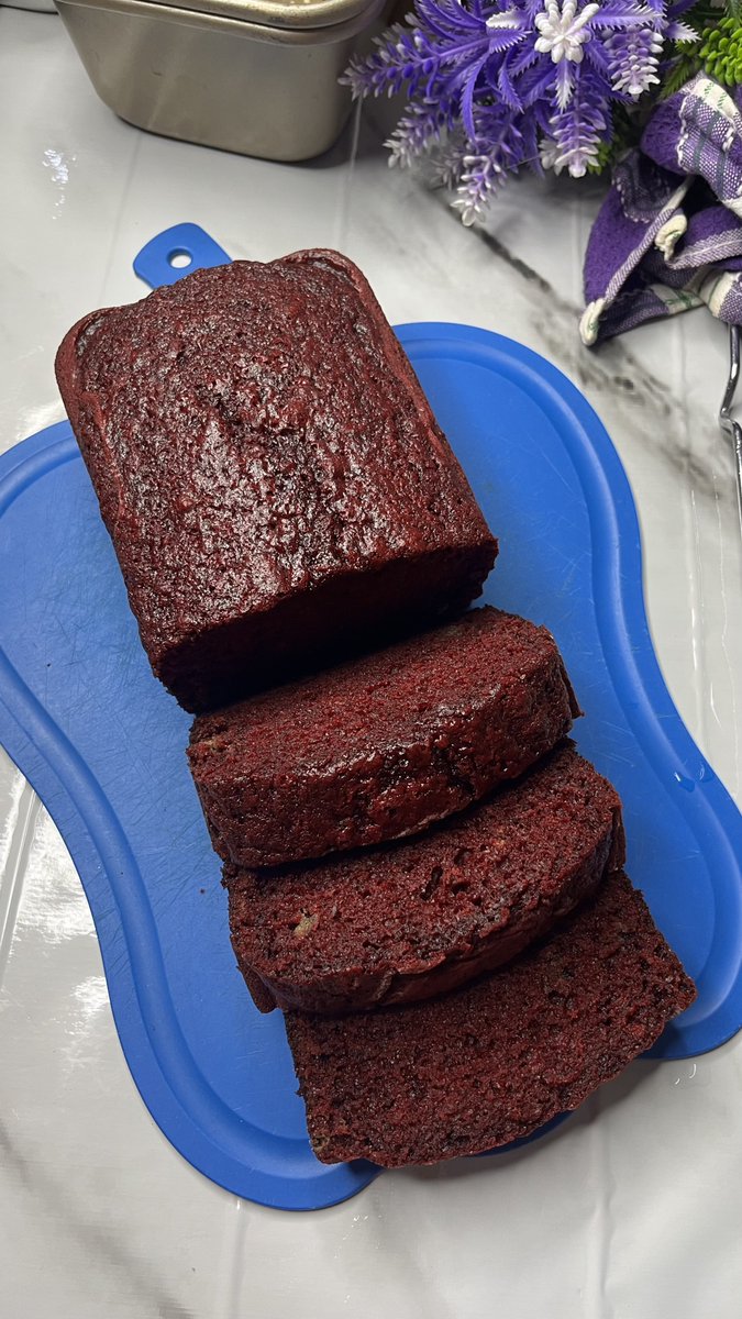 mysteriouseyess's tweet photo. My banana bread and orange cake loaves. Simply the best 👌🏽 https://t.co/hWP8zSJL9A