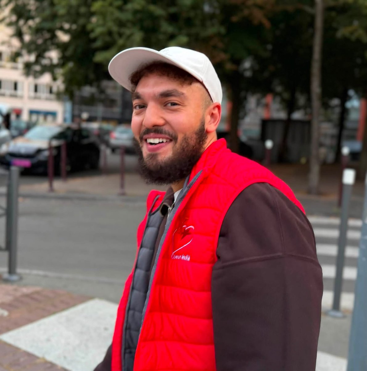 BouananiKalid's tweet photo. Une maraude, ce n’est pas seulement distribuer un repas. C’est offrir du temps, de l’écoute et rappeler à chacun qu’il n’est pas oublié. 

❤️ Cœur Étoilé 🌟
👉 https://t.co/G1MCJpSsT7

#Bénévolat #Solidarité #SansAbri #Lille #CœurÉtoilé https://t.co/DY7FgdBYcC