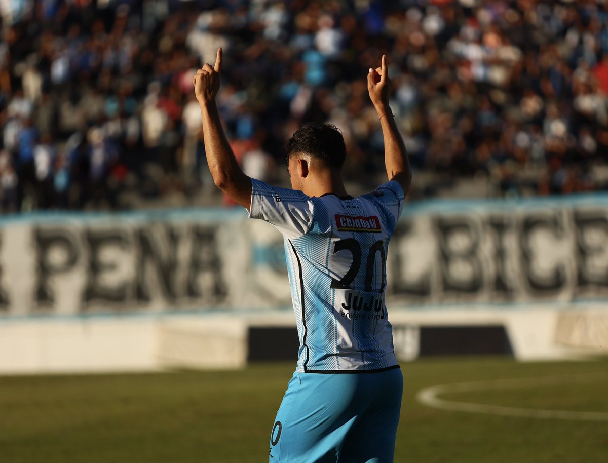 OficialGyEJujuy's tweet photo. 🔵⚪️ #PrimeraNacional

¡FINAAAAAAL DEL PARTIDOOOOOOOO! 🔚

¡GANOOOOOOOOOÓ EL LOBOOOOOOO!🐺💪🏻

#GyEJujuy 2️⃣🆚1️⃣ #Güemes

⚽️ Cristian Menéndez y Octavio Bianchi

#DaleLobo🐺⚪️🔵 https://t.co/egMklVBn0m