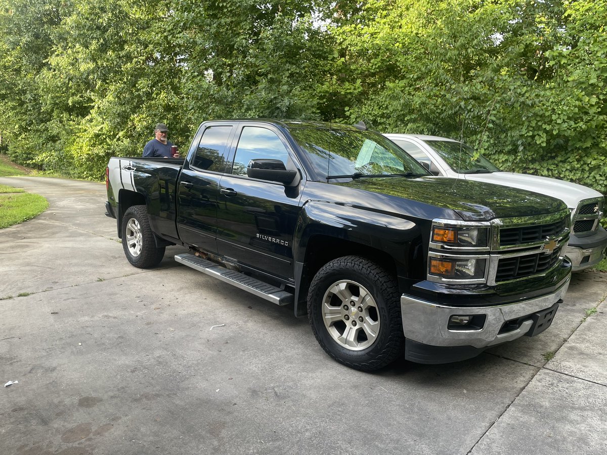 Hannah_walkerVA's tweet photo. After years of saving I finally was able to afford my first truck/vehicle ever. (I’m 18 btw lol) I am so in love and it drives so good. Going to get some stuff for the interior tmmrw @rocky_rickaby1 https://t.co/0q379tdwDo