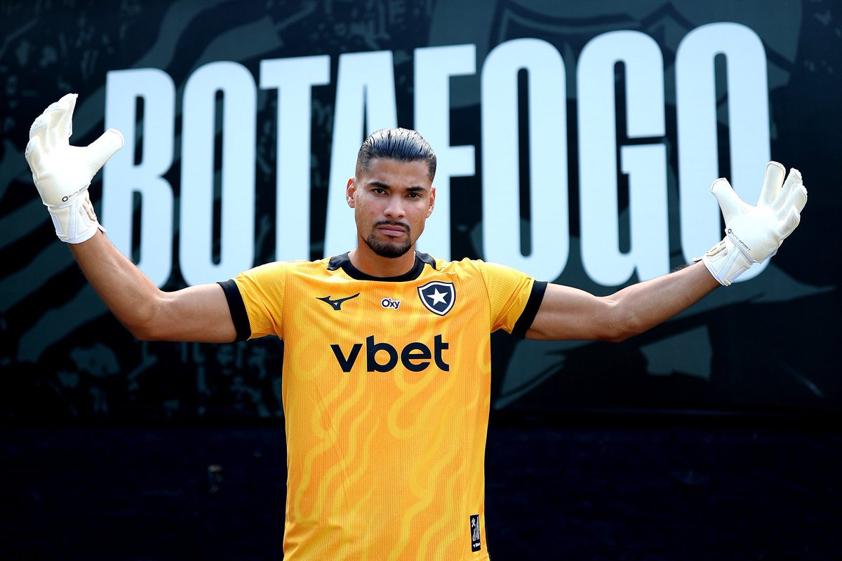 golsdobrasil1's tweet photo. 🚨 Botafogo fecha 2 jogos seguidos sem sofrer gols pela 1ª vez no Brasileirão atual.

0x0 x Vitória e 1x0 no Cruzeiro.​​​​​​​​​​​​​​​​​​​​​​​​​​​​​​​​​​​​​​​​​​​​​​​​​​

Coincidentemente os dois jogos com o novo goleiro Walerson na meta 👀

— @DataFutebol 
📸 Vitor Silva/BFR https://t.co/Kvv27mnjlb