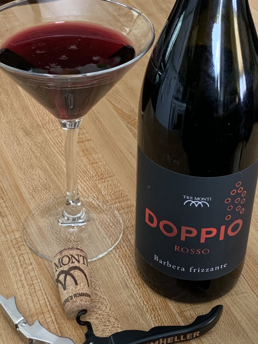 winenewsmaster's tweet photo. It's #WineOClock on an absolutely beautiful #RhodeIsland day. They should jar this weather! This is the perfect time to open a #Frizzante! #tremontiwines #WeekendWine #Doppio https://t.co/yQ9n5dUO78