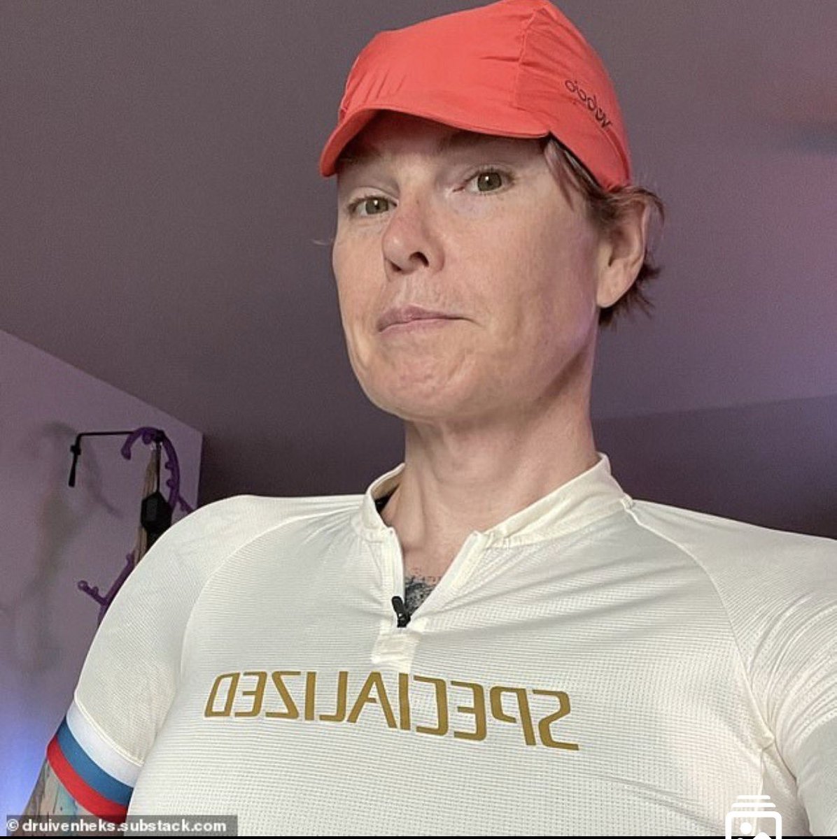 GigaBeers's tweet photo. Jane Michelle-Arc, a trans person, flees “Trump’s America” for safety to the Netherlands 

Gets dumped in a violent Islamic asylum camp. 😂

Now begs to come back: “I will be hurt or killed.”

Red Cross even pulled out because it’s too dangerous.

The irony writes itself. https://t.co/8KKruG3peI