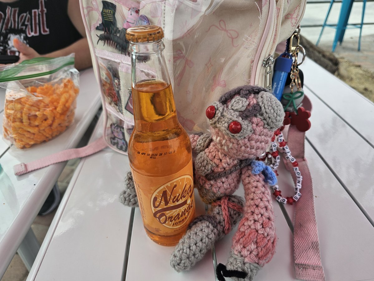 boppitcorn's tweet photo. Having breakfast!
#larry #nothux https://t.co/IzHwUtpBIq