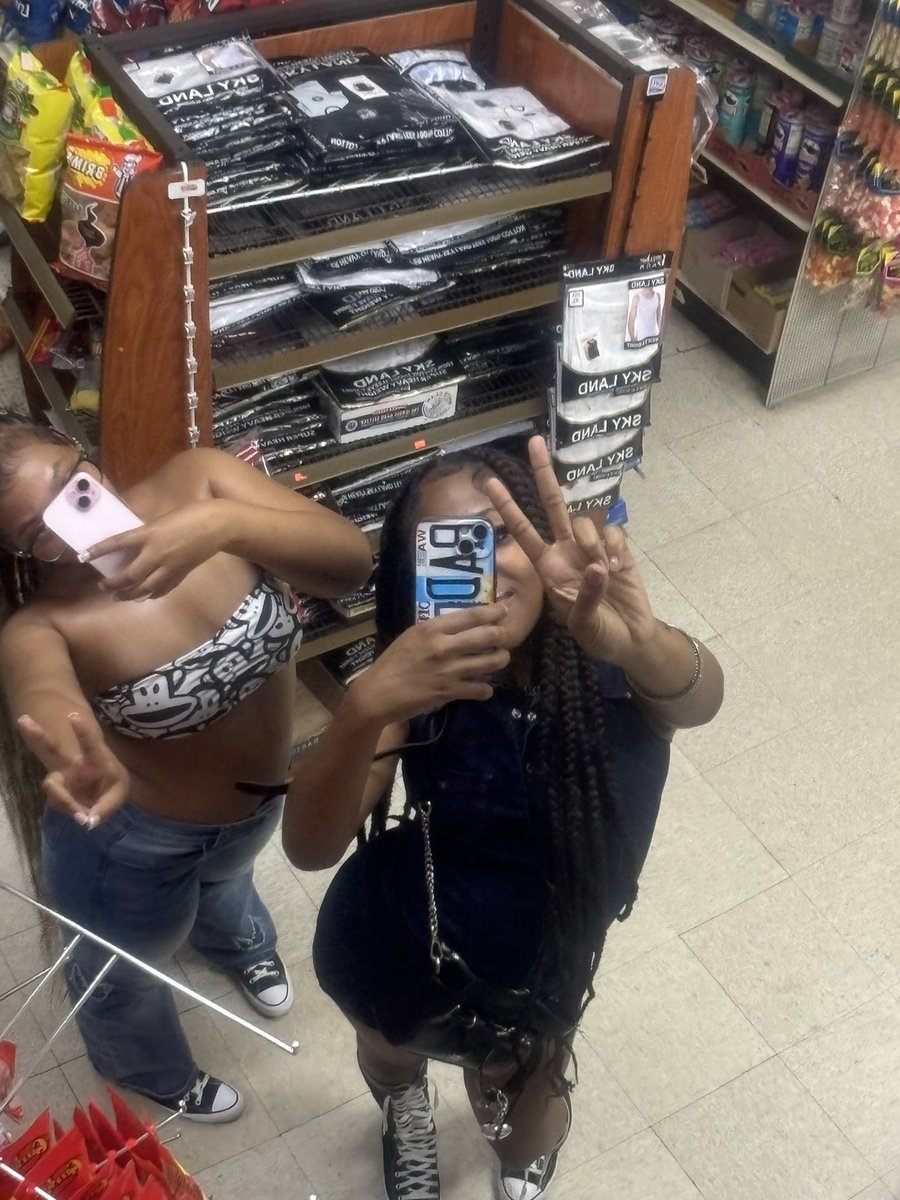 whereselise's tweet photo. i walked in with 2k we onnat 3 shiiiiiiii🩷 https://t.co/QEhdxxPy8l
