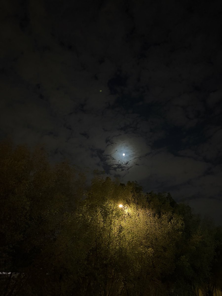 lls_5's tweet photo. Moon today . https://t.co/94Ez9zntdy