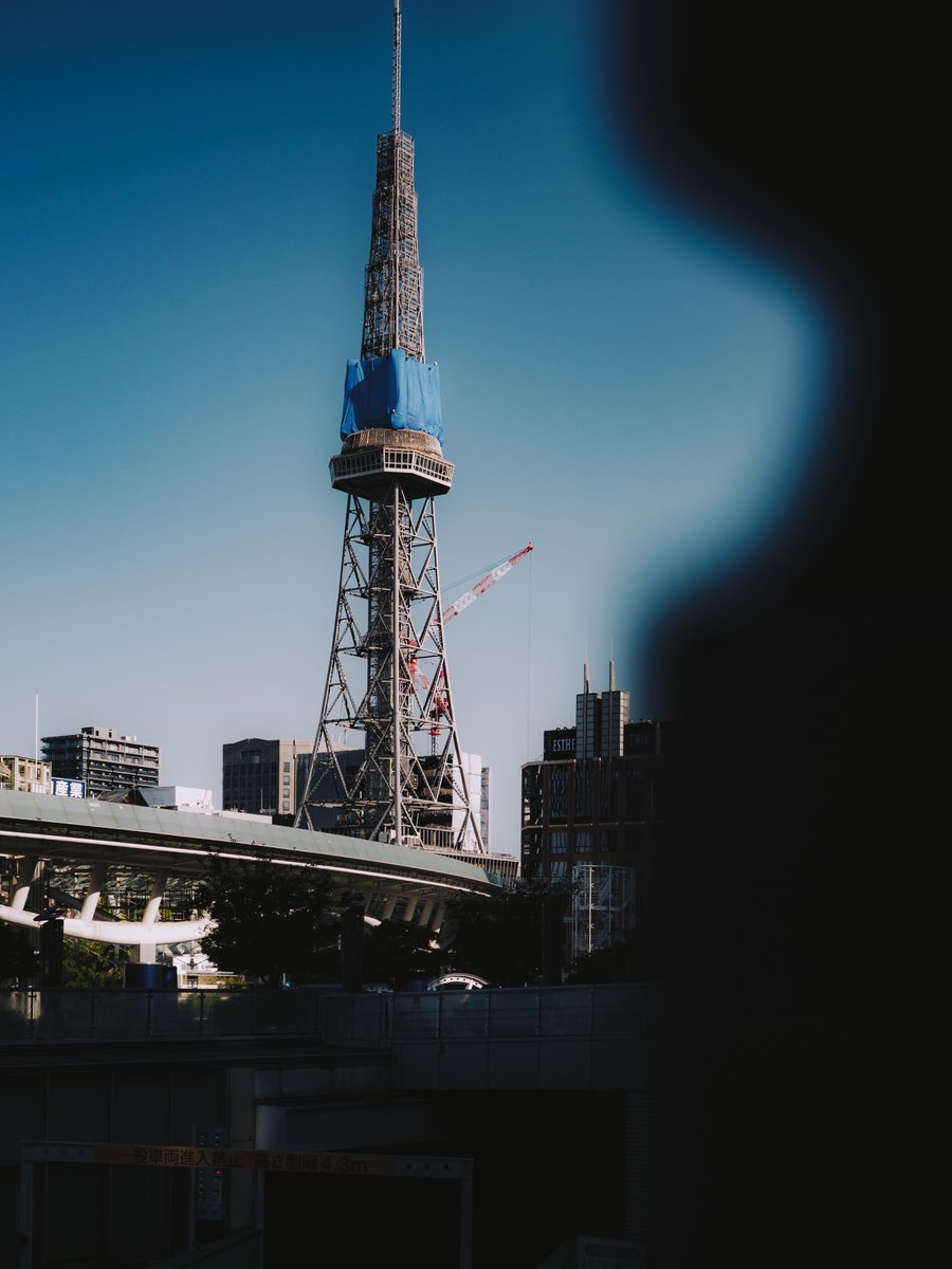 habit_py's tweet photo. カメラはどんどん便利になっています。それでもフィルムや古いレンズに惹かれるのは、昔を懐かしみたいからだけではありません。自分で考え、迷いながら一枚をつくる過程にも、写真を撮るおもしろさを感じられるからだと思います。 https://t.co/zrvPqh7wNT