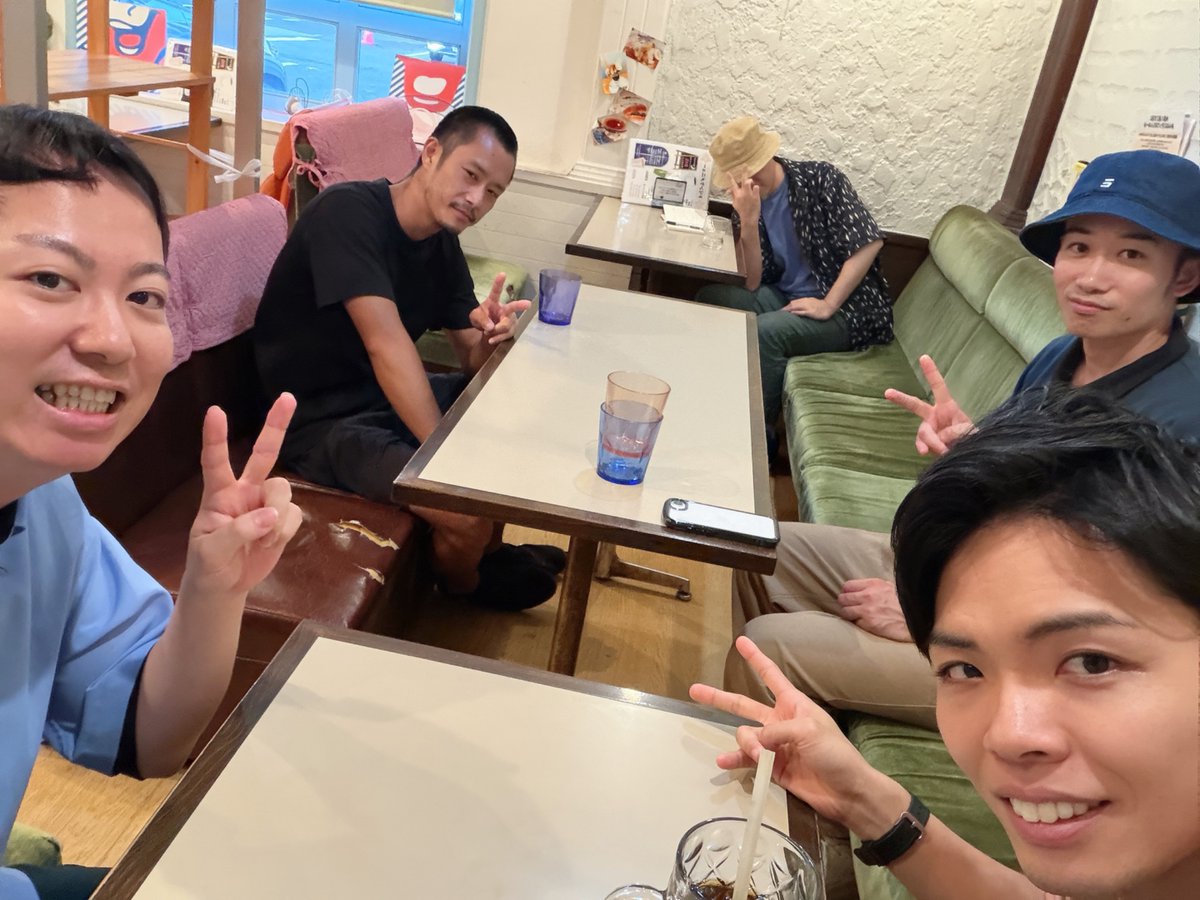 D__cafe's tweet photo. 今週も金曜から日曜日まで‼️‼️

あっという間に過ぎるくらい
みんなとの時間が濃厚で楽しかったー🤣👍

先週に引き続き始発は2連続で

みんなでラーメン ボドゲ トークと
青春しまくった土日でした👅✨

人と関わる楽しさや
大切さに気づけたり https://t.co/KeyezrRIGG