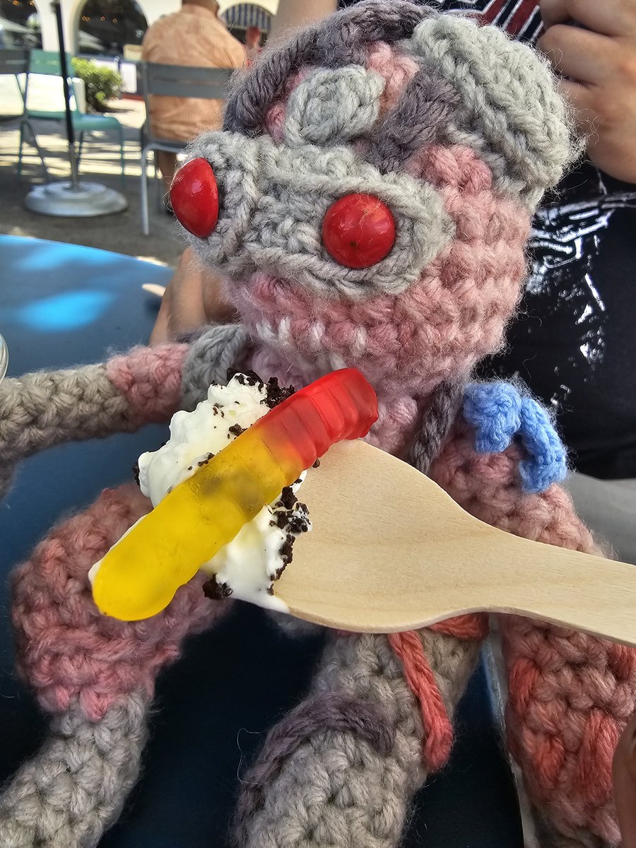 boppitcorn's tweet photo. Dirt cup ice cream 🩷 Feeding my bug some worms!!
#larry #nothux https://t.co/nBuGbCSJla