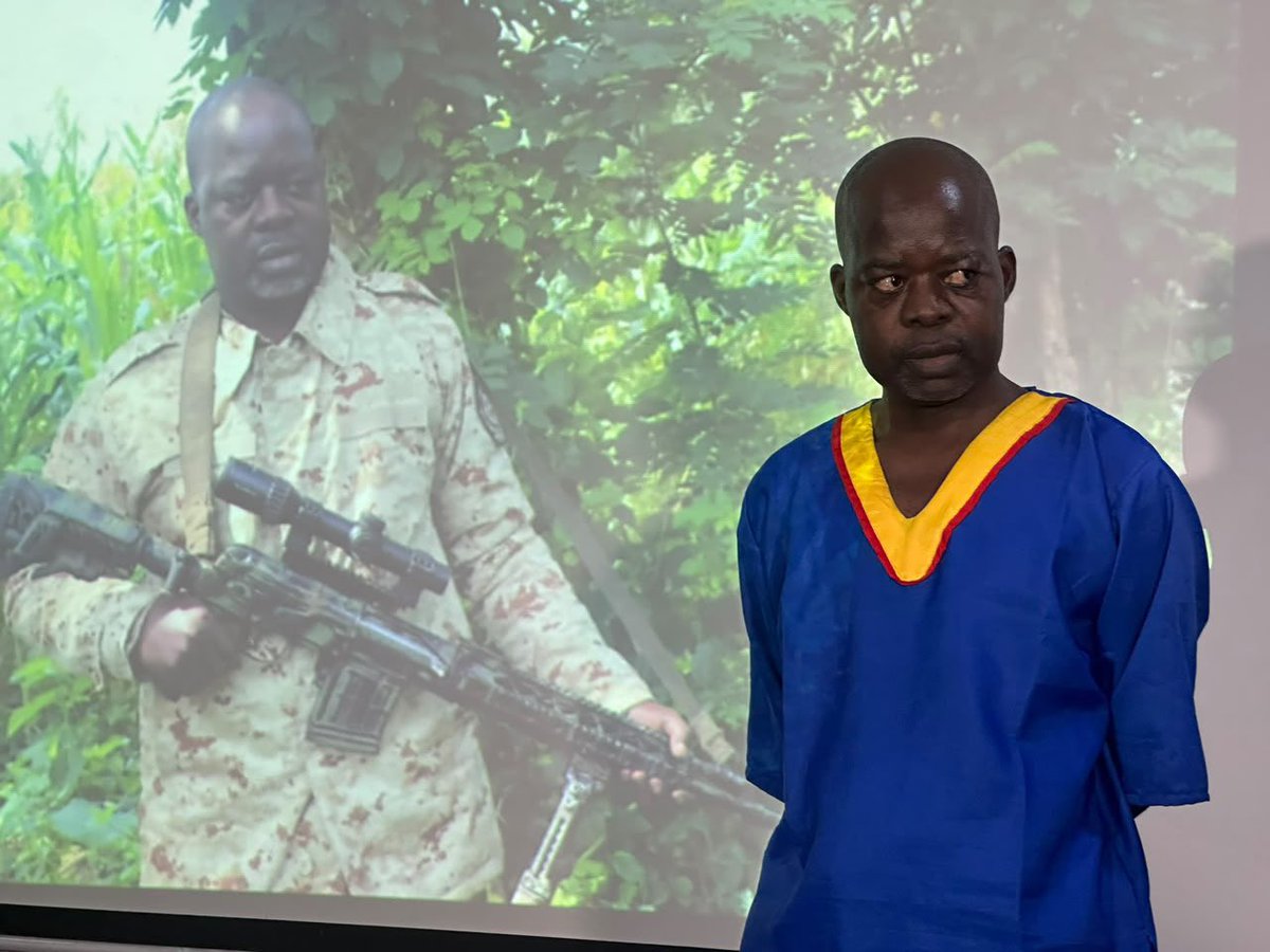 DorleyMAT's tweet photo. Bob Kabamba, qui tente aujourd'hui de donner des leçons au président Félix Tshisekedi, entretient en réalité des liens étroits avec Corneille Nangaa et Joseph Kabila. Pour rappel, Éric Nkuba, le conseiller politique de Nangaa arrêté par la DEMIAP, a explicitement cité Bob Kabamba lors de ses auditions. Il l'a désigné, aux côtés de Joseph Kabila, John Numbi, Patient Sayiba, Claudel Lubaya et Olenga Nkoyi, comme l'un des contacts clés du mouvement de Nangaa.
