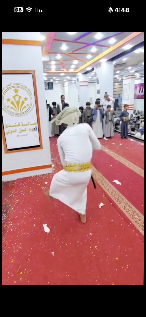 dyv434's tweet photo. @HsnLy66039 @al39e_q8 قص المقطع عشان مايظهر اسم الصالة https://t.co/3nCP0NJaaP