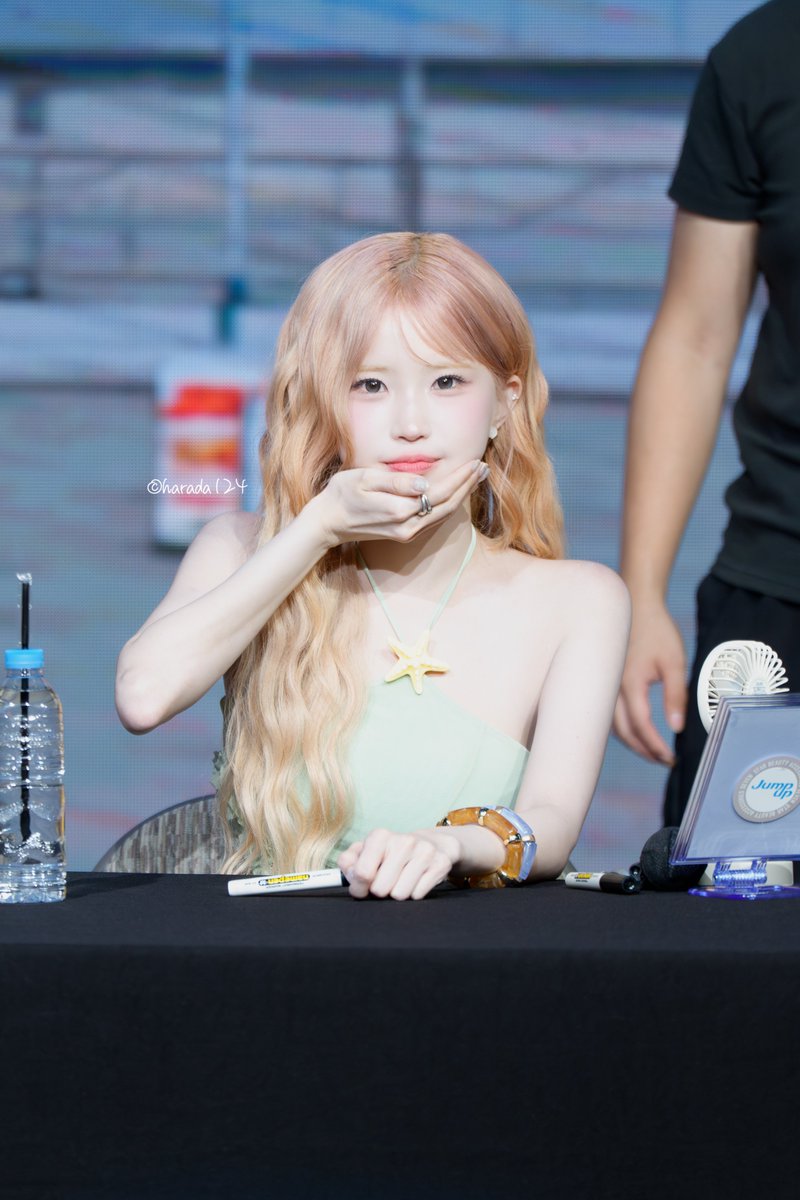 harada9_29's tweet photo. 260726 fromis_9 JumpUp fan sign

The Inkigayo outfit is amazing!! So cute 🥹💖

#fromis_9 #프로미스나인
#송하영 #하영
#SONGHAYOUNG https://t.co/pQMfzY8F01