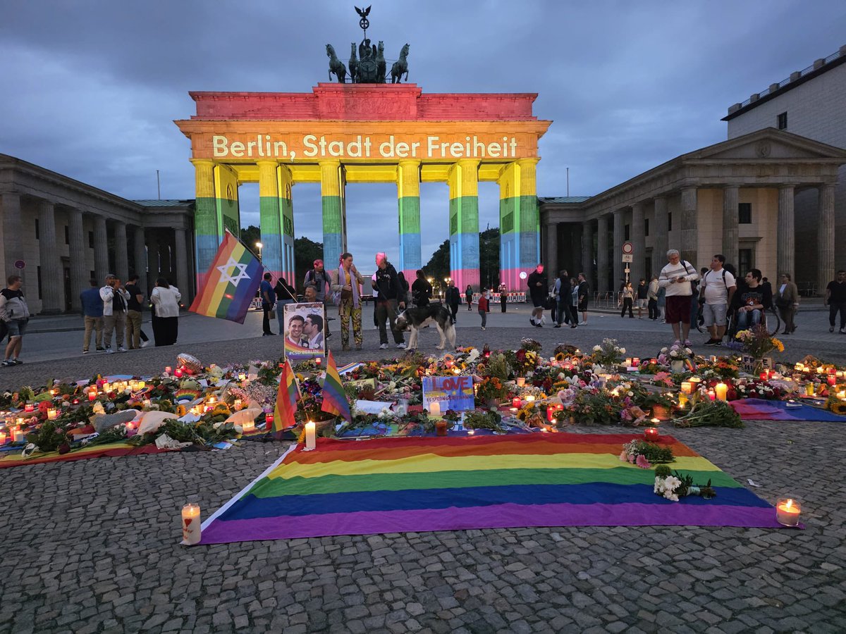 AlexTaylorNews's tweet photo. Berlin, Stadt der Freiheit, für immer🏳️‍🌈❤️ https://t.co/kZwzVWqkuG
