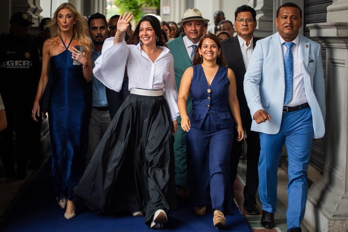Ana_FuentesC's tweet photo. 491 años de Guayaquil 🎉  
491 años de gente trabajadora, de sol, de río y de esperanza.  🩵

#guayaquil491años
#guayaquil
#fundacióndeguayaquil
#perladelpacifico https://t.co/K01Krw1mDC