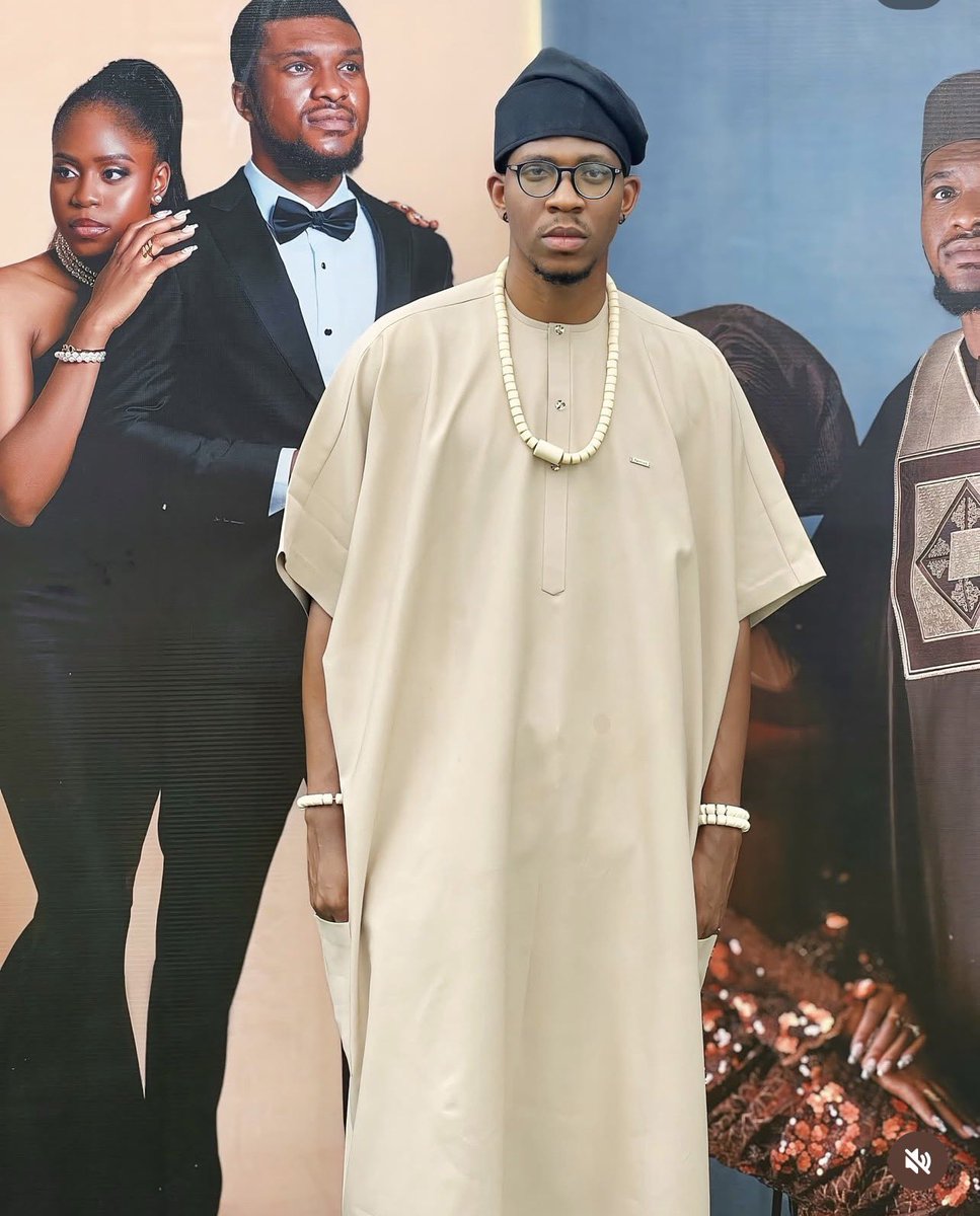 Kiddsglasses's tweet photo. Guys focus on Barry 

#BBNaija 
#BigBrothernaija https://t.co/2THav2m0q4
