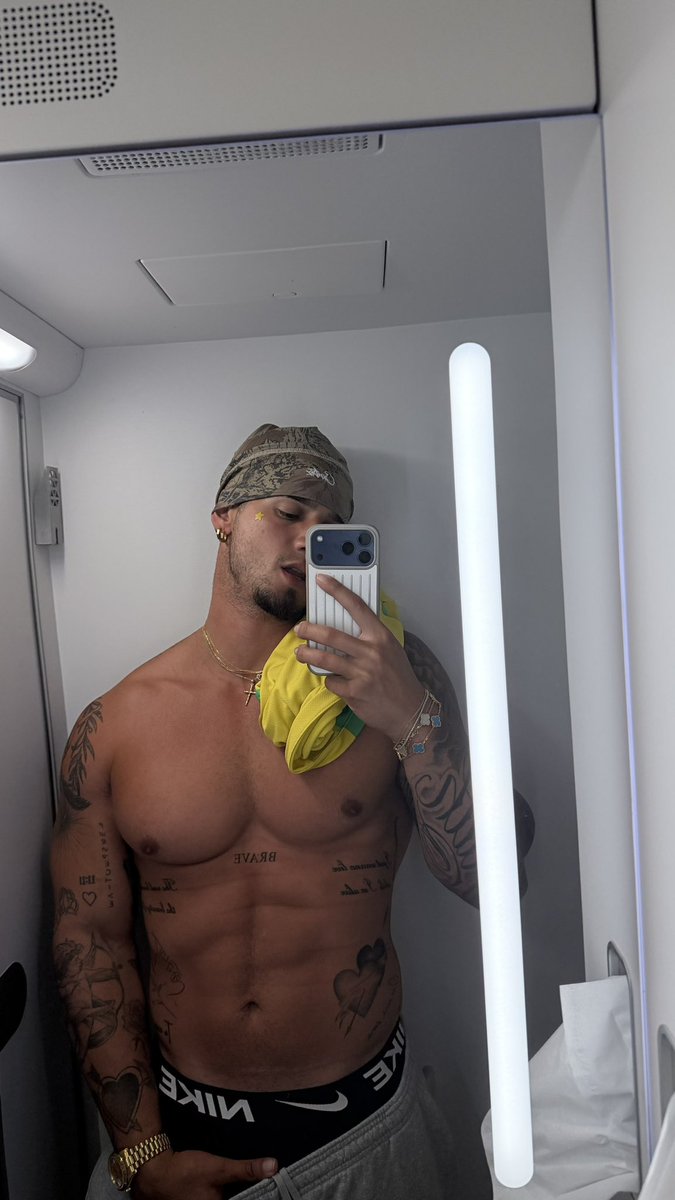 itsofficialjt's tweet photo. 🫯 https://t.co/CoatypU0Ok