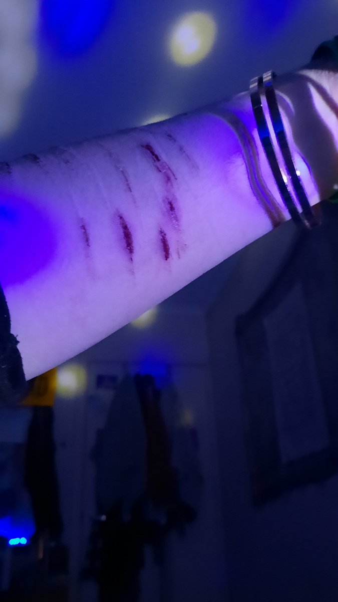 unknownn3rdz's tweet photo. More sesh, TW SFX GORE
#slittwt #sh #SFXGORE 
ALL FAKE!!!! https://t.co/bVPpVbWxtS