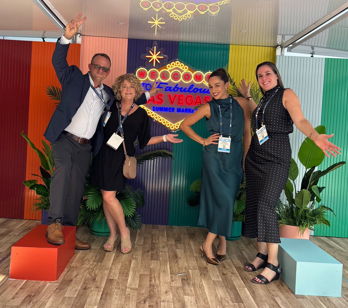 divindaze's tweet photo. DutchCrafters is having fun and getting inspired at Las Vegas Market https://t.co/GXkazDzDYr