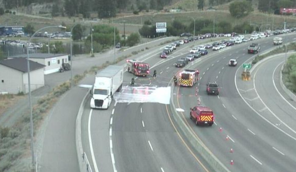 DriveBC's tweet photo. ⚠️⛔️ #WilliamRBennettBridge - Northbound vehicle incident involving a semi has the northbound lanes blocked at the south end of the bridge in #WestKelownaBC. Emergency crews are on scene. Expect delays. #KelownaBC #BCHwy97
#WRBBridge https://t.co/BtXvkDREUv