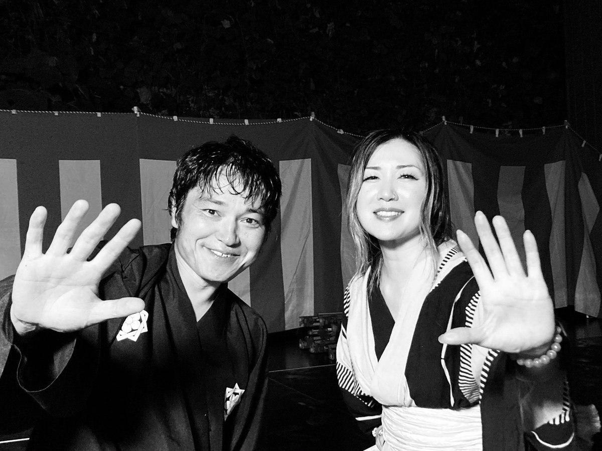 abukumarecords's tweet photo. んでふたりっぷるウェイ！
norchan！ありがとうございました！コラボ曲、バッキバキのスマホは喉持っていかれた。明らかに何を削りながらのロックライブでした。いつも言葉少なでライブに臨みますが、やってる時メチャクチャ伝わってますというか面倒みてもらってます。いつもありがとうございます。 https://t.co/fk7LzJpO26