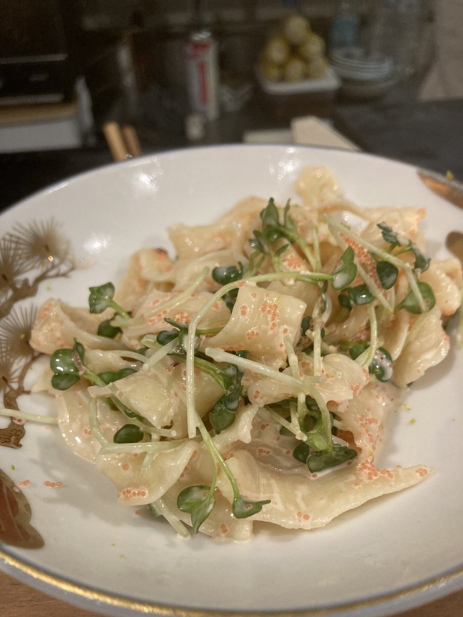 takeiteasy0807's tweet photo. 岩瀬蒸店-池袋-
俺たちの岩瀬。鶏焼売1個100円。オススメ焼売の明太子大葉、パクチー、イタリアン、青唐辛子は1個150円。センマイ刺しは特製の酢味噌ダレが病みつきになるし柑橘の香り漂うスパハラは〆として優秀すぎるし黒板メニューは選ぶの楽しいし本当に良き酒場。 https://t.co/kPxeRahlz1