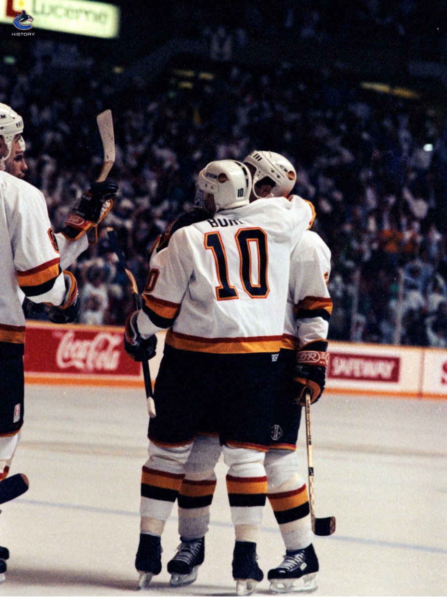 canuckshistoryx's tweet photo. Photos from the Vancouver #Canucks’ 3-2 win over the Winnipeg Jets in Game 2 of the Smythe Division Semifinals on April 20, 1992, courtesy of the City of Vancouver Archives 🤩😍

What do you remember from the 1990s Canucks? ⬇️

📸: Rob Kruyt / The Vancouver Courier https://t.co/uQsK2h6zEv