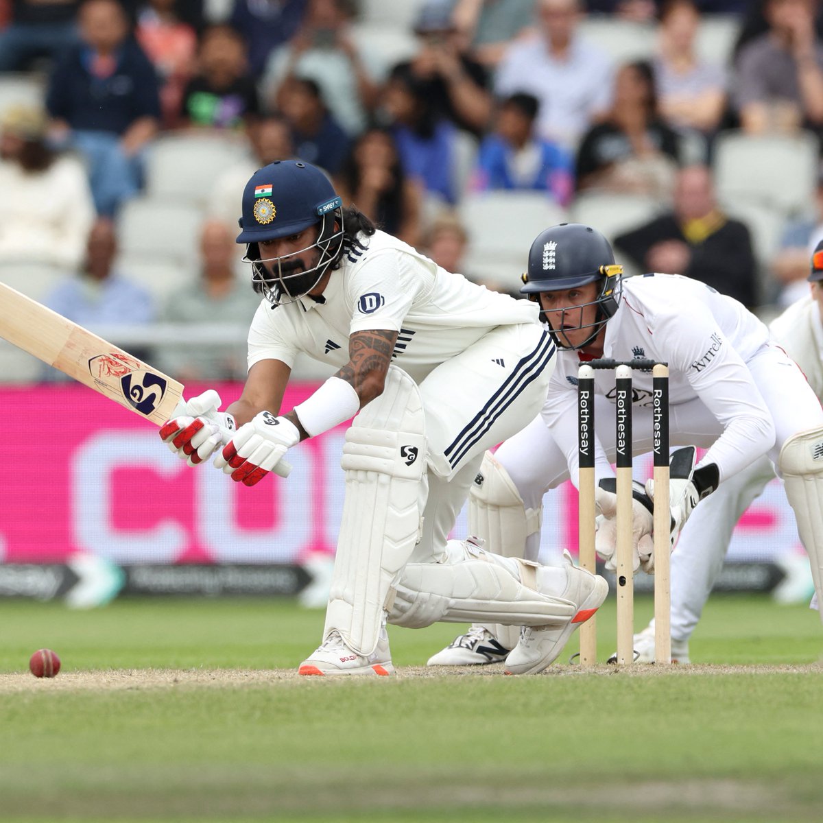 cricbuzz's tweet photo. A defiant stand, an epic fightback and a handshake that wasn't met 😅

It all happened on this day last year, as centuries from Ravindra Jadeja, Washington Sundar and Shubman Gill, and KL Rahul's 90 helped India save the fourth Test against England at Old Trafford 💪

#ENGvIND https://t.co/kb56x7DpeQ